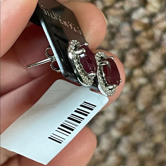 NWT Elegant Natural Ruby Gemstone Oval Shape Stud Earrings in 925 Silver - Picture 6 of 8